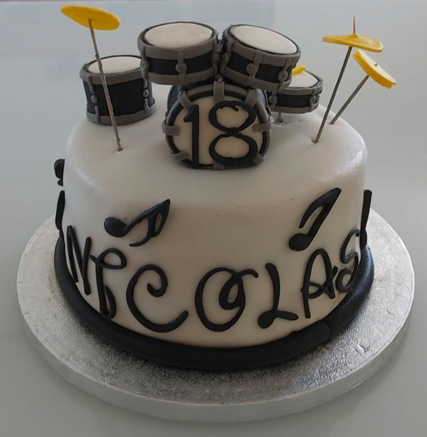 Cake design sur le thème d'une batterie Rock par Patis'Sève à Tarnos