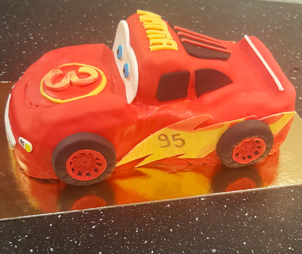 Cake design sur le thème du héros de Cars Flash McQueen par Patis'Sève à Tarnos